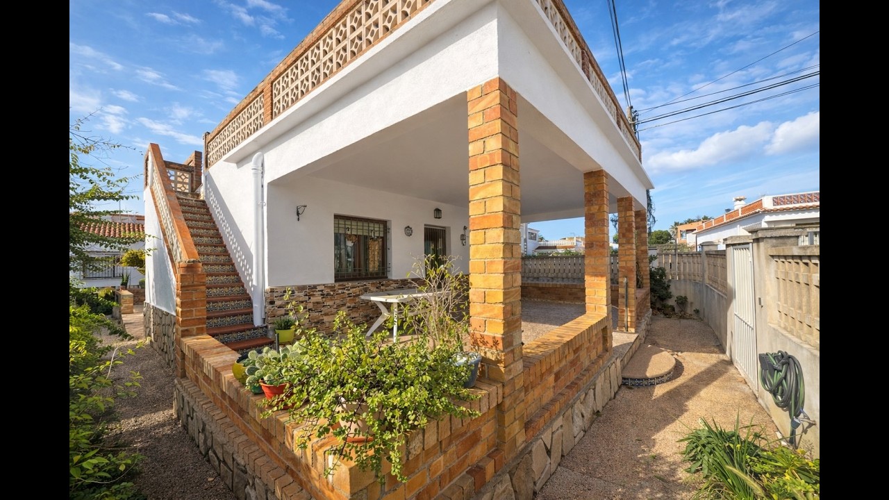 Chalet for Sale in Oliva