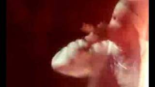 Keny Arkana En concert / tous sans terre d'asile