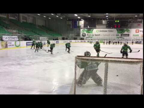 U-14 DP 11.12.2016 HK Olimpija - HK Slavija Junior 8:1, ogrevanje vratarja