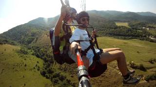 preview picture of video 'Paragliding @ Tocile - with Cloudbase'