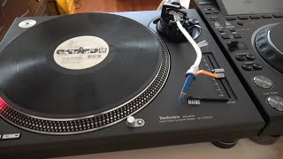 Video thumbnail for Technics SL-1210MK2 vs MK7 can they both keep a whole tune without drifting by TOSKAS