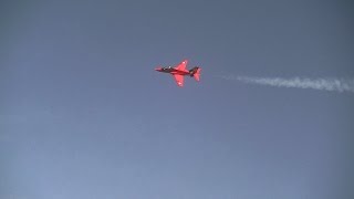 preview picture of video 'Red Arrow Flypast Graig Fawr Rhyl Air Show August 30th 2014 Stunnng'