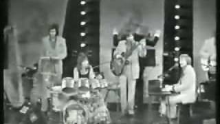 Carpenters - Bacharach Medley Live Part 2