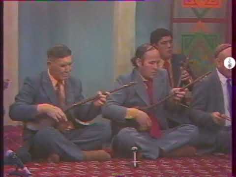 Ansambl çeper ýolbaşçysy Akmyrat Çaryýew "Owazym" sazy,sazy döreden Ýagmyr Nurgeldiýew