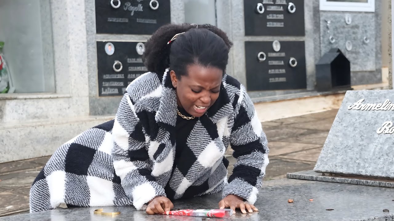 "Filha Ignora a Mãe Durante a Vida e Se Arrepende Após Perdê-la"