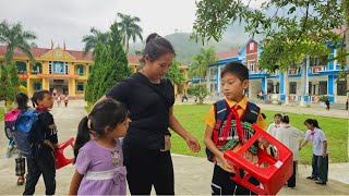 A new school year for his son to go to school with full wounds.