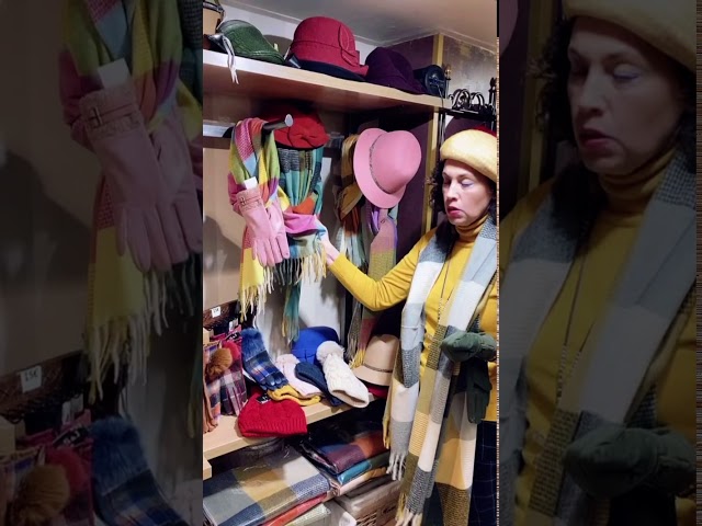 Vídeo relacionado con Niwicee Gorro Bufanda y Guantes Invierno Set 5PCS Gorro de Punto Bufandas Guantes de Pantalla Táctil Calentadores de Orejas de Felpa Conjunto de Calcetines Térmicos Regalo para Mujer(Gris)