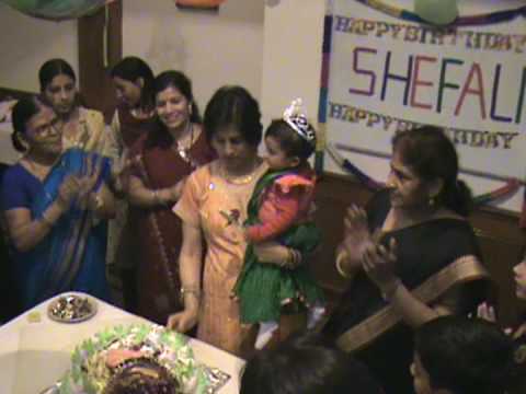 Shefali-Varanasi-bday-cakecutting