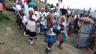 Download lagu AmaGqirha aseNgcobo enkundleni - Qhuthubeni mp3