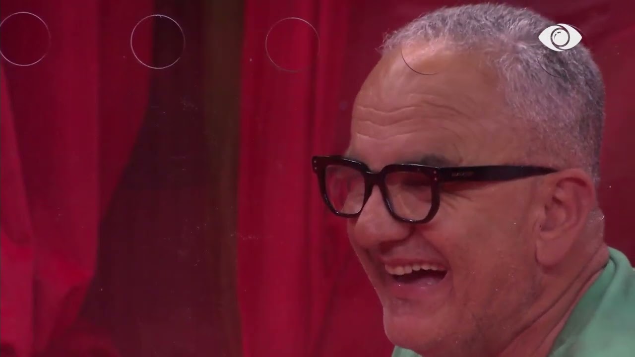 Shëndriti shkëmben batuta me Artanin, banorët ‘shpërthejnë’ në të qeshura