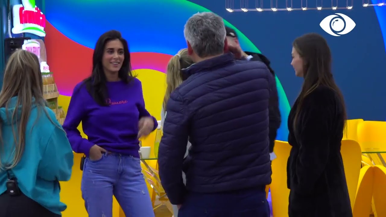 Luizi u bën një rreng të gjithë banorëve