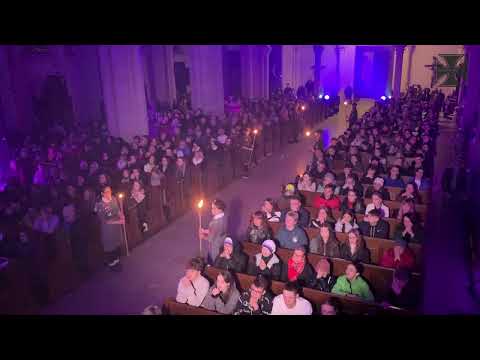 Procesja z Najświętszym Sakramentem I Wiem, że otaczają Cię istoty I Noc Świętych = Noc innych 2025