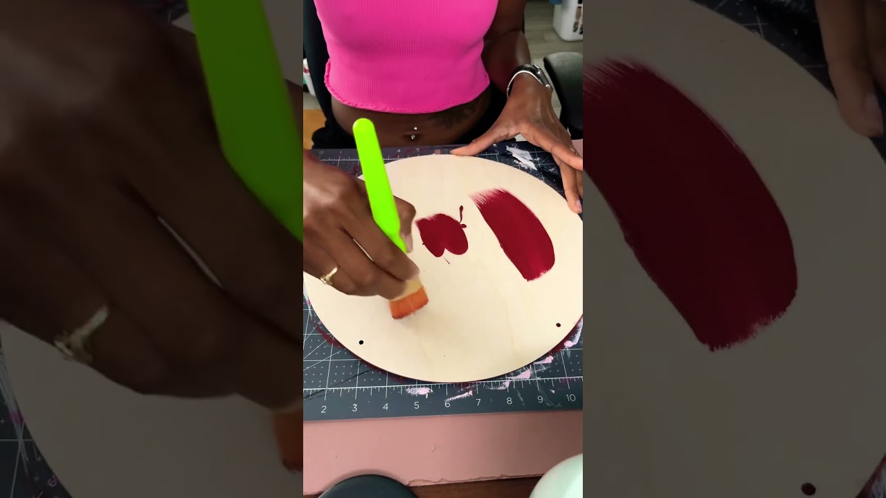 Craft with Lex! Custom welcome door hanger | custom wood round 🖤✨