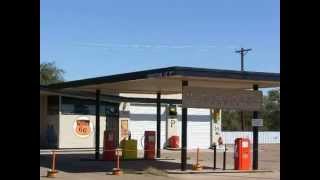 preview picture of video 'Tucumcari, New Mexico Old RT 66 Gas Stations'