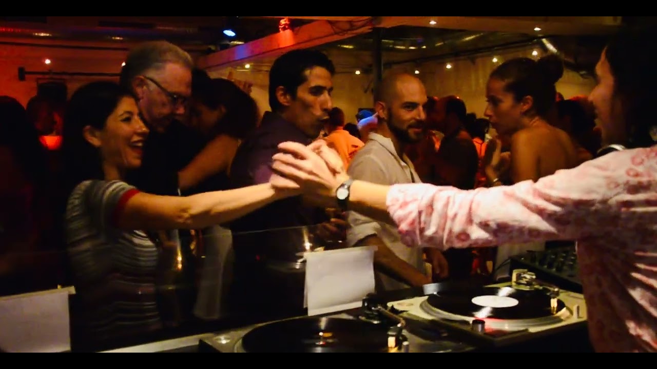 Dj Gus. Gustavo Rosas. Tangos en Vinilos en  WUPPERTAL.Saludos de ARTISTAS.SEPTIEMBRE 2011.ALEMANIA.