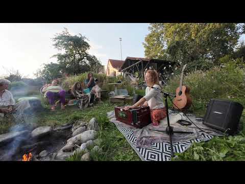 Vollmond Singkreis am Lagerfeuer