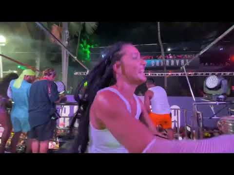 A Travestis & Xamã - Sento Pro Moço do Gás (Ao Vivo no Carnaval de Salvador 2023 - Barra Ondina)