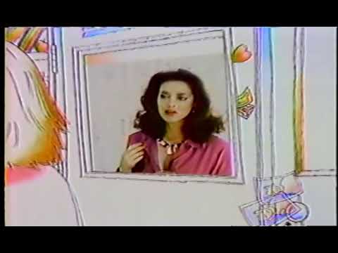 Beautiful Women Winking-P-923-Wink-Eye Smile