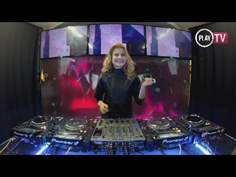DARIA KOLOMIEC - Live @PLAY TV 22.02.2017
