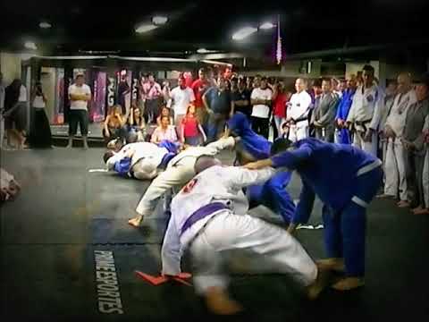 Demonstração de diversas técnicas plásticas de Jiu-Jitsu com Ian Behring.