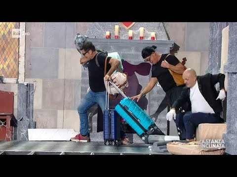 La stanza inclinata: "Il conte Dracula" - Stasera tutto è possibile 31/10/2022