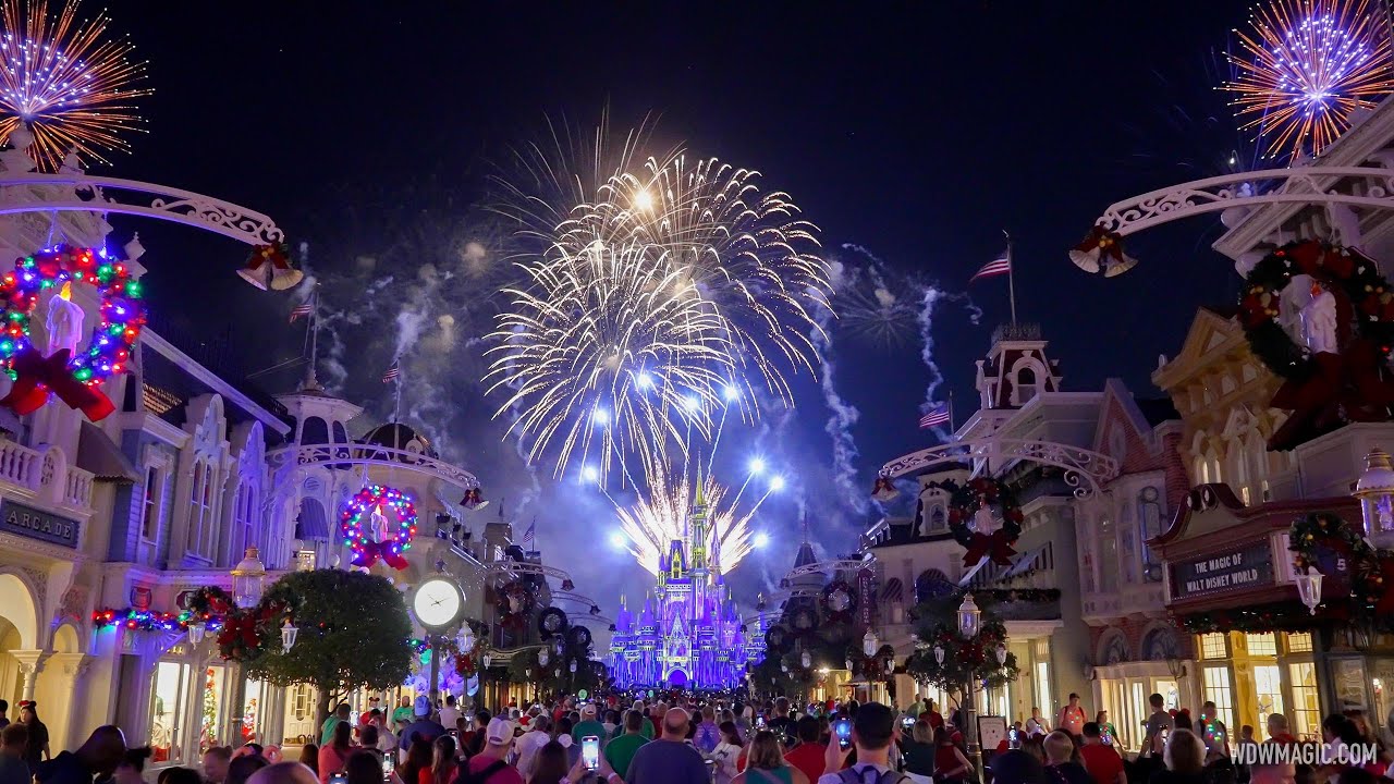 Minnie's Wonderful Christmastime Fireworks 2023