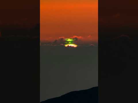 What is a green flash sunset?