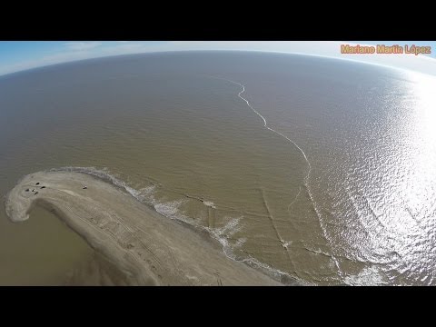 4K - This is how the world's widest river meets the sea (Río de la Plata)