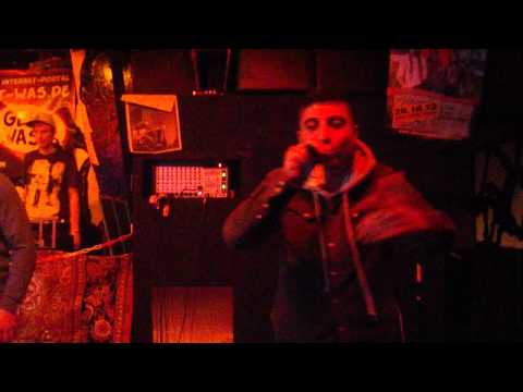 Jellas und Azrael "Ich weiß, dass du  weißt" Live beim Rapstammtisch 24.5.13