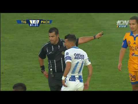 ¡Expulsión! Ruben Alejandro Botta de Pachuca se lleva la Roja..
