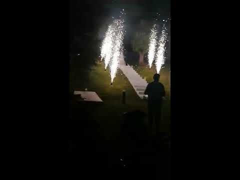 Υδύλοφον σιντριβάνια πυροτεχνήματα είσοδος γάμου