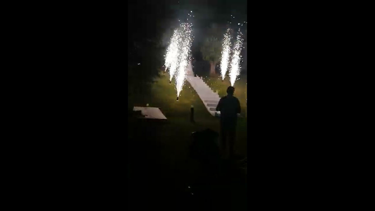 Υδύλοφον σιντριβάνια πυροτεχνήματα είσοδος γάμου