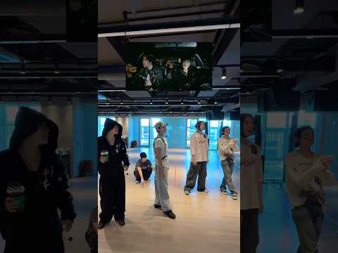 reacting to Pi&ntilde;ata #NCT127 #Pi&ntilde;ata #BLINGY #NCT127_BLINGY #NCT_10TH_ANNIVERSARY