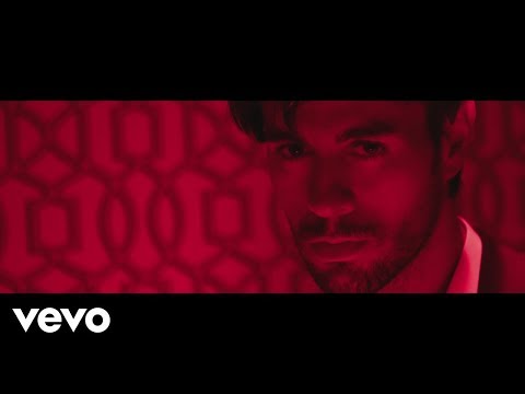 Enrique Iglesias - EL BAÑO ft. Bad Bunny