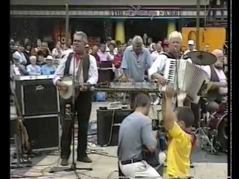 The Wurzels - Live in Broadmead - Bristol - 30/7/01 - (The Combine Harvester remix release gig!)