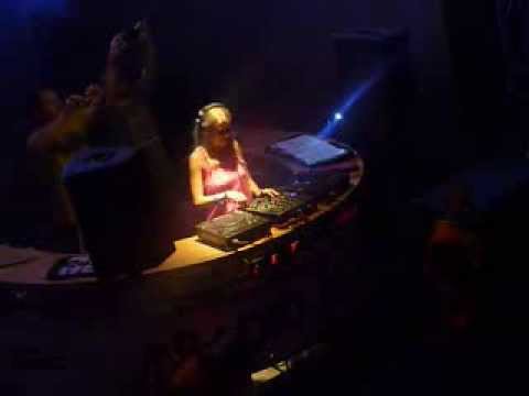DJ Miss Kay Dee droppin' Modjo - Lady (EXIT Festival 2013)