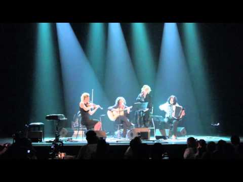 As 3 Marias e Simone de Oliveira - "No Teu Poema"