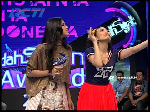 Dahsyat 21 Jan 2014 - Syahnaz dan Ayu Dewi Bawakan Nominasi Dahsyat Awards