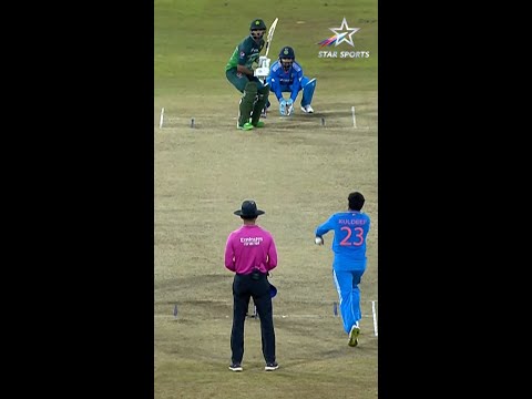 IND v PAK Live Now | Kuldeep Yadav Gets Into the Wickets