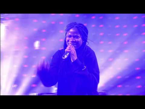 Rode Neuzen Dag: Coely - Ain't Chasing Pavements (live bij Q)