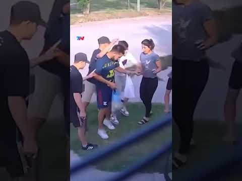 Brutal asalto en Córdoba: cuatro ladrones le robaron a una madre y a su hijo en la puerta de su casa