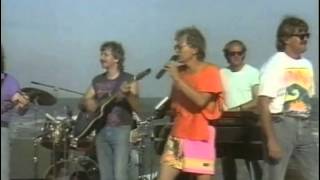 Paul Ditchfield sings (we&#39;ll sing in the sunshine)