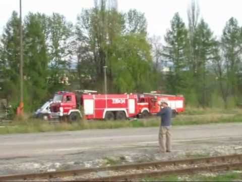 Duży pożar hali spedycyjnej przy ul. Okrzei w Bielsku - Białej dn. 23.04.2011r.