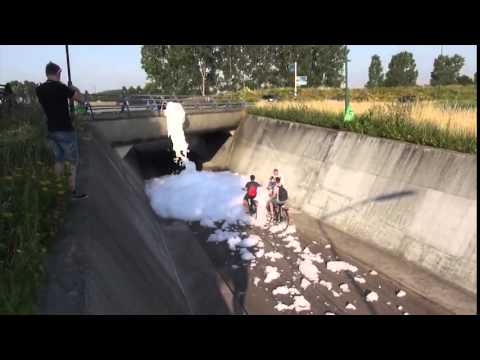 GROTE Schuimparty PRANK  !