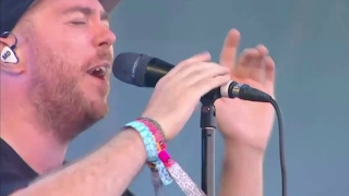 High Enough to Carry You Over (Glastonbury 2016) CHVRCHES Live