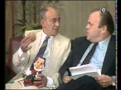 He doesn't touch the button - Borges and Álvarez (Olmedo and Portales) Olmedo's Nude