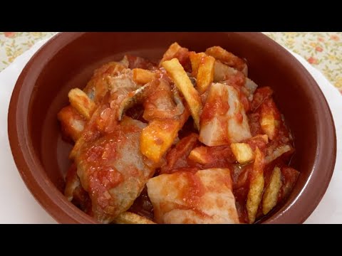 Pellejo de atún con tomate y patatas fritas