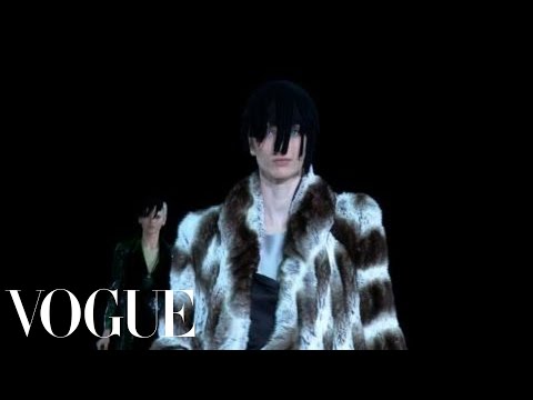 Fashion Show - Giorgio Armani: Fall 2010 Ready-to-Wear