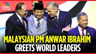 Download lagu Malaysian PM Anwar Ibrahim Greets World Leaders at the 47th ASEAN Summit in Kuala Lumpur | N18G mp3