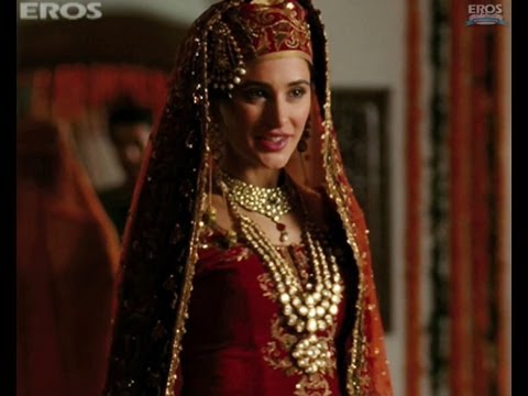 download lagu mp3 mp4 Nargis Fakhri Rockstar Wedding Dress, download lagu Nargis Fakhri Rockstar Wedding Dress gratis, unduh video klip Nargis Fakhri Rockstar Wedding Dress